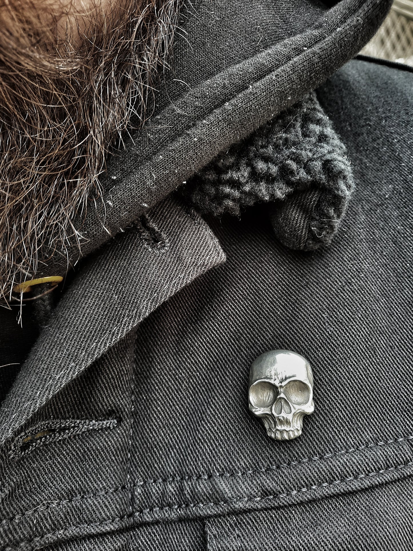 Half skull Pin