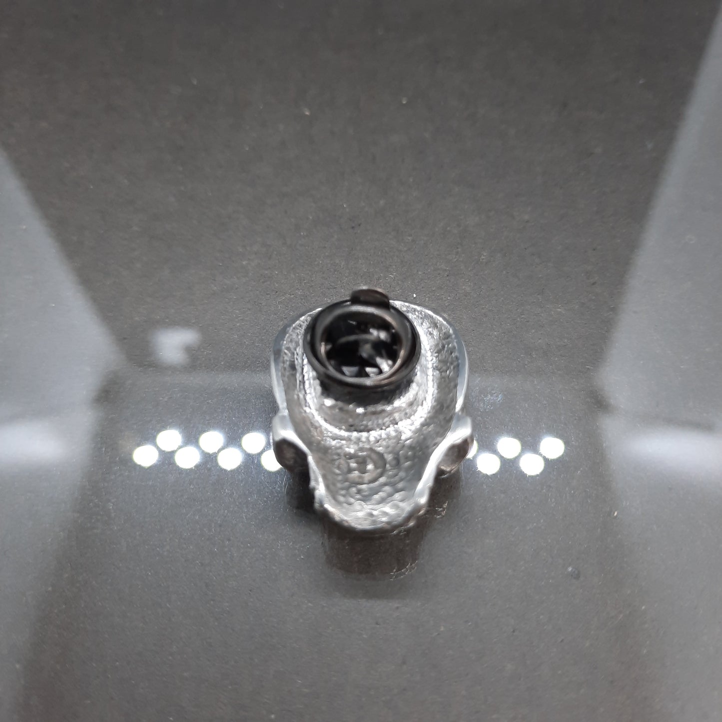 Half skull Pin